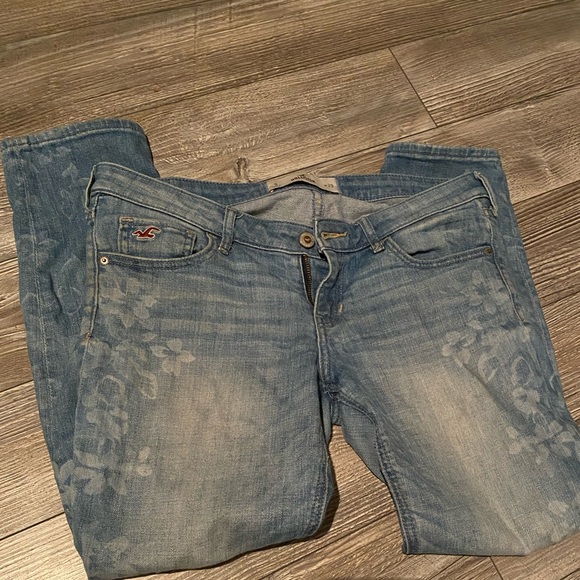 Hollister jeans super cute - Picture 2 of 3